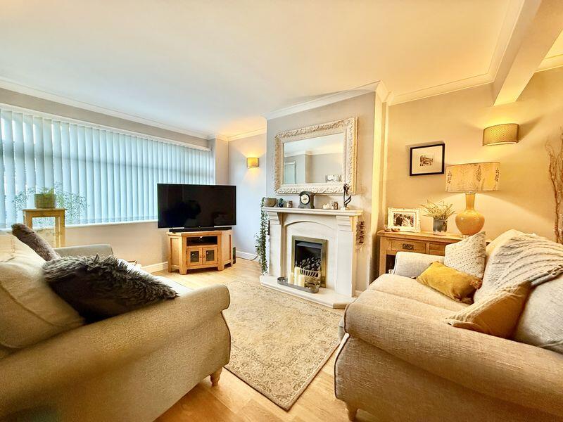 Cambridge Drive, Woodley photo 3