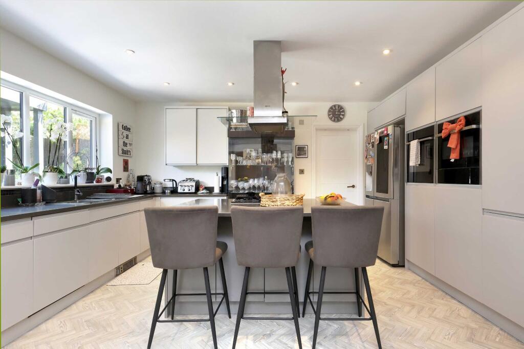 House in Hemel Hempstead - More