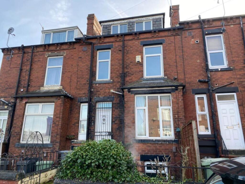 Main image of property: Pasture View, Leeds, LS12