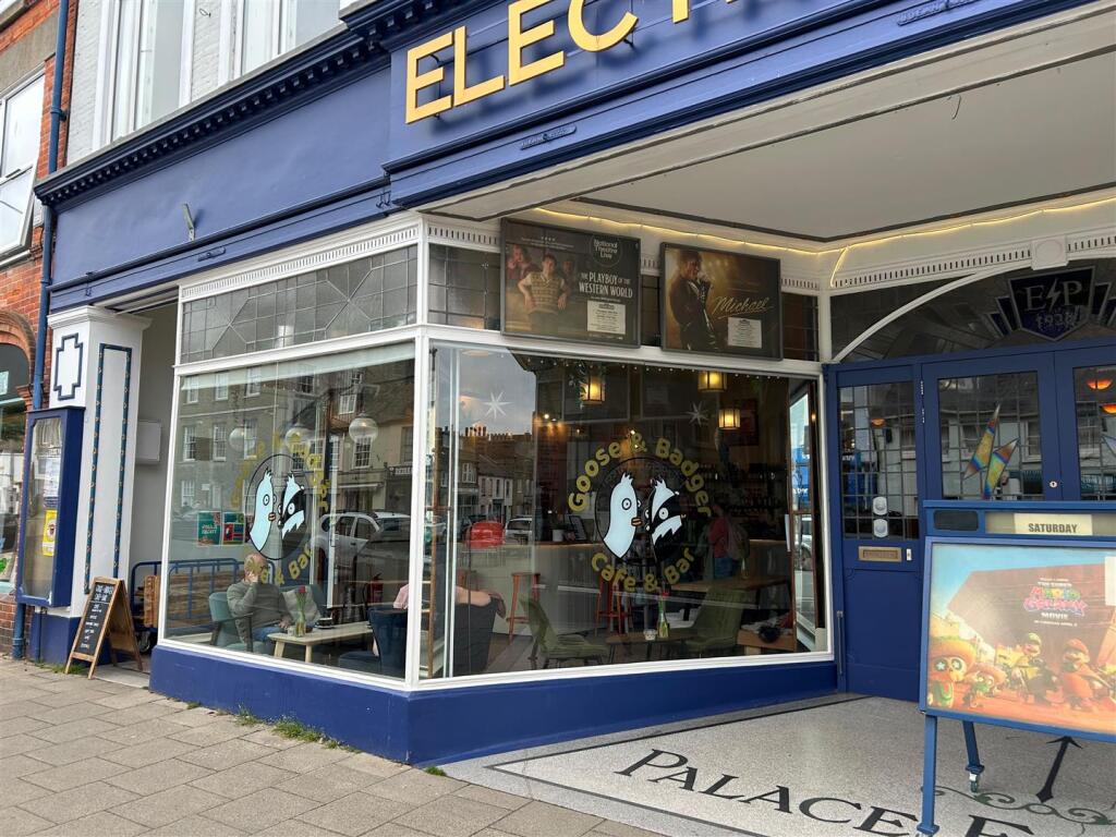 Main image of property: 35 South Street, Bridport