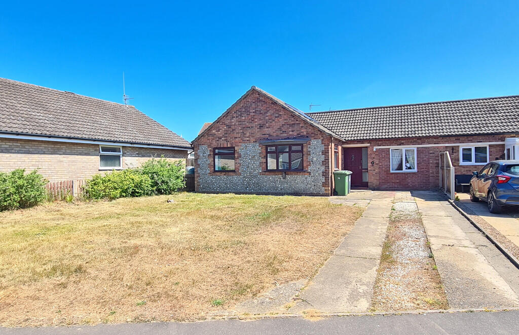 3-bed bungalow on Warren Drive, Mundesley, £300,000