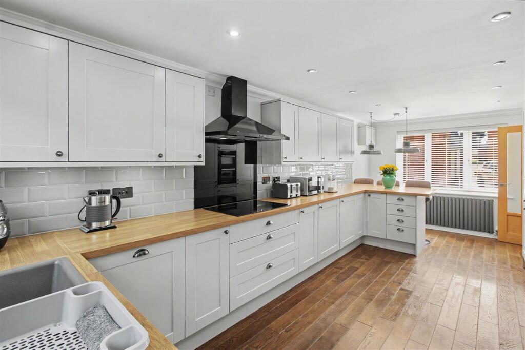 House in King's Lynn and West Norfolk, South Wootton - View 2