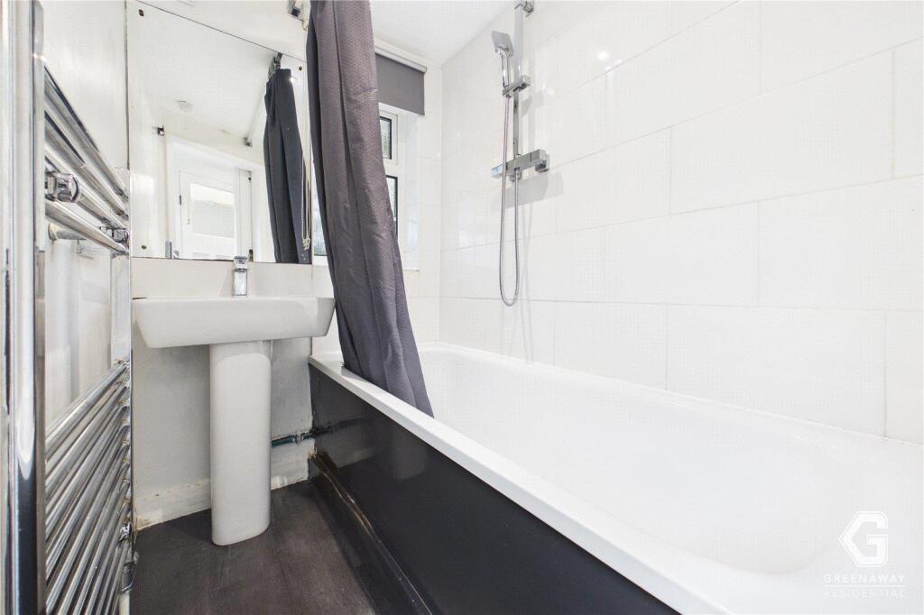 Apartment in Redhill - View 4