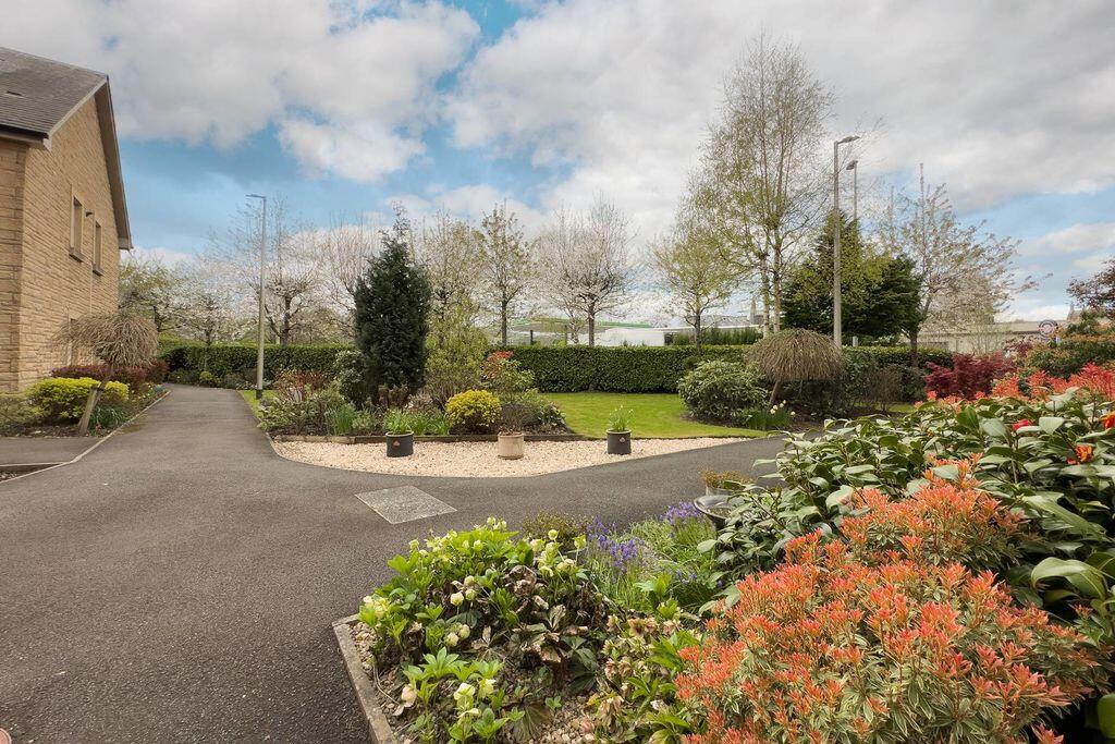 5 Provost Kirkpatrick Court, Peebles, EH45 8EW photo 2