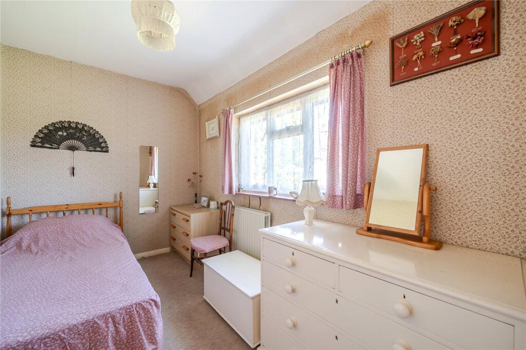 Heathfield Road, Hersham, KT12 – další