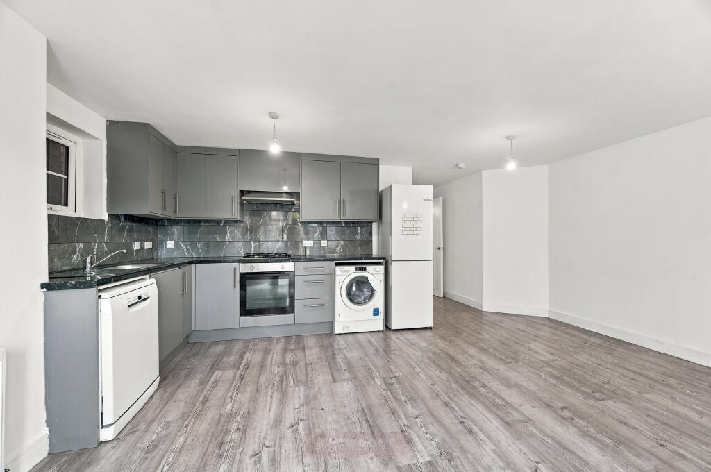 Apartment in Windsor - More