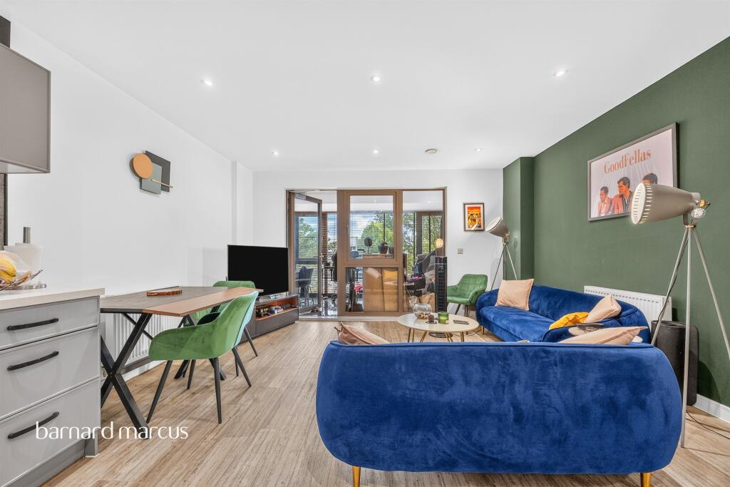 Apartment in Croydon - More