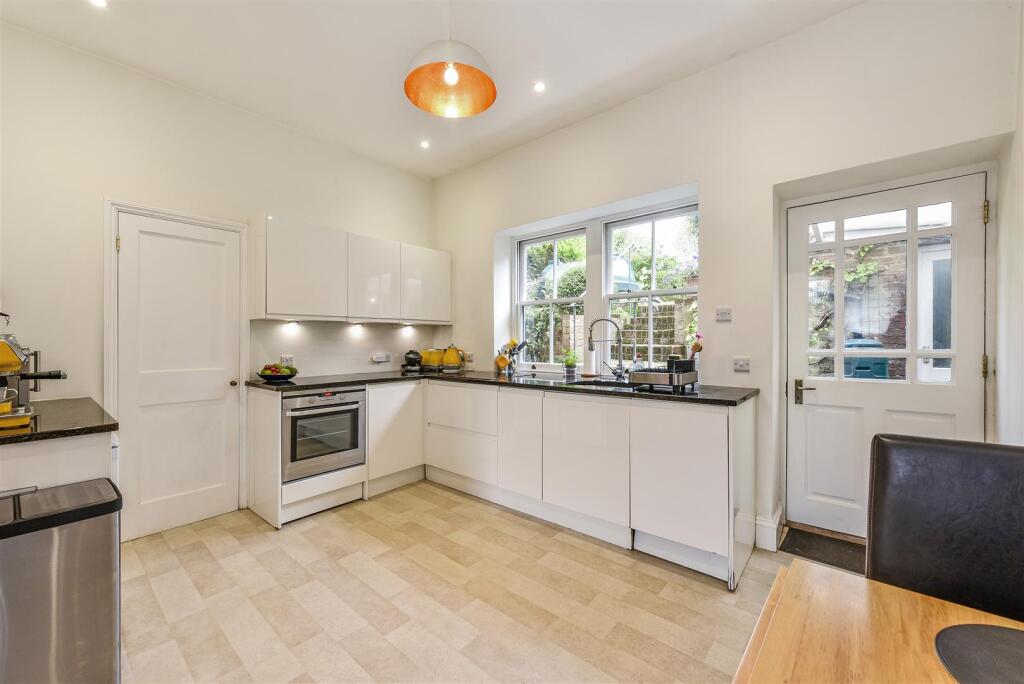 House in Horsham, Amberley - More