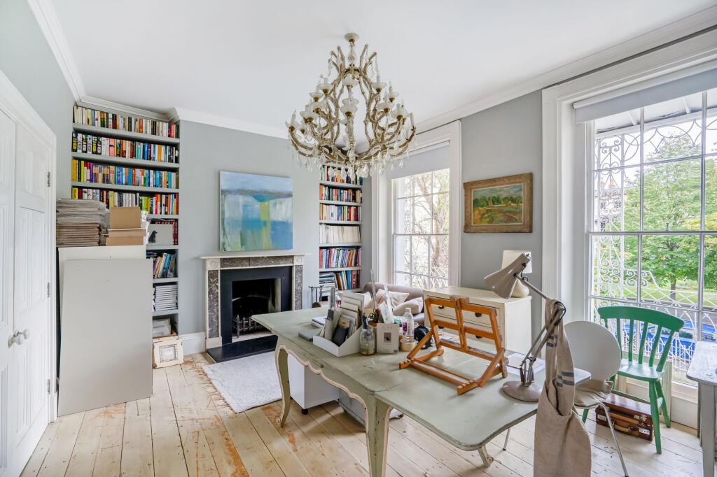 House in Gloucester - View 3