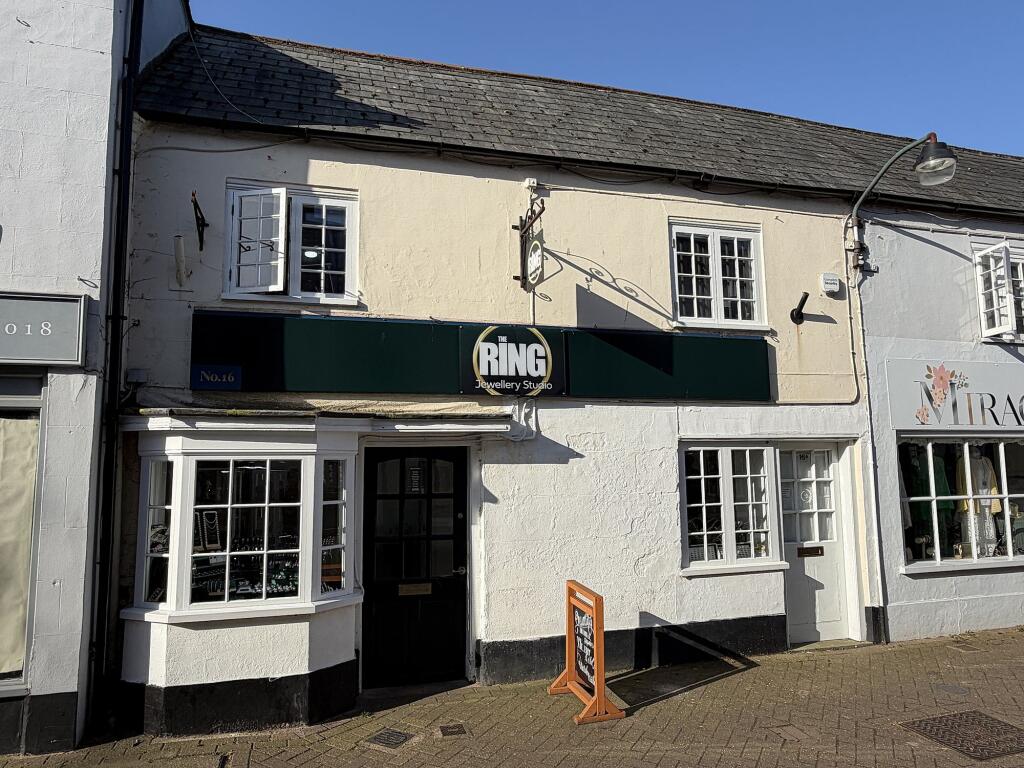 Main image of property: High Street, Hythe, SO45