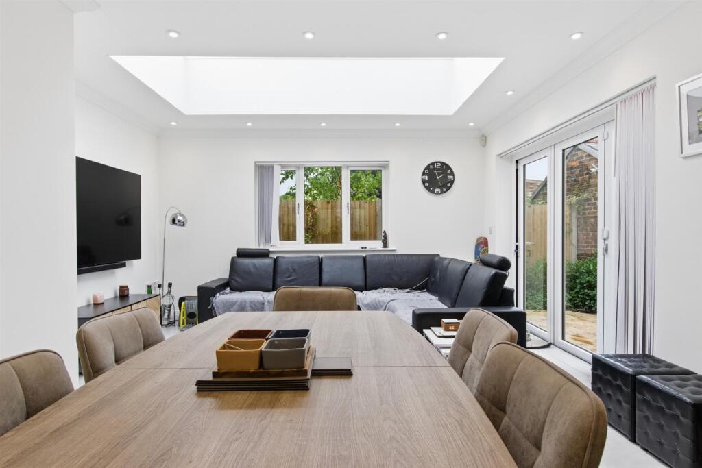 Twysdens Terrace, Welham Green - View 6
