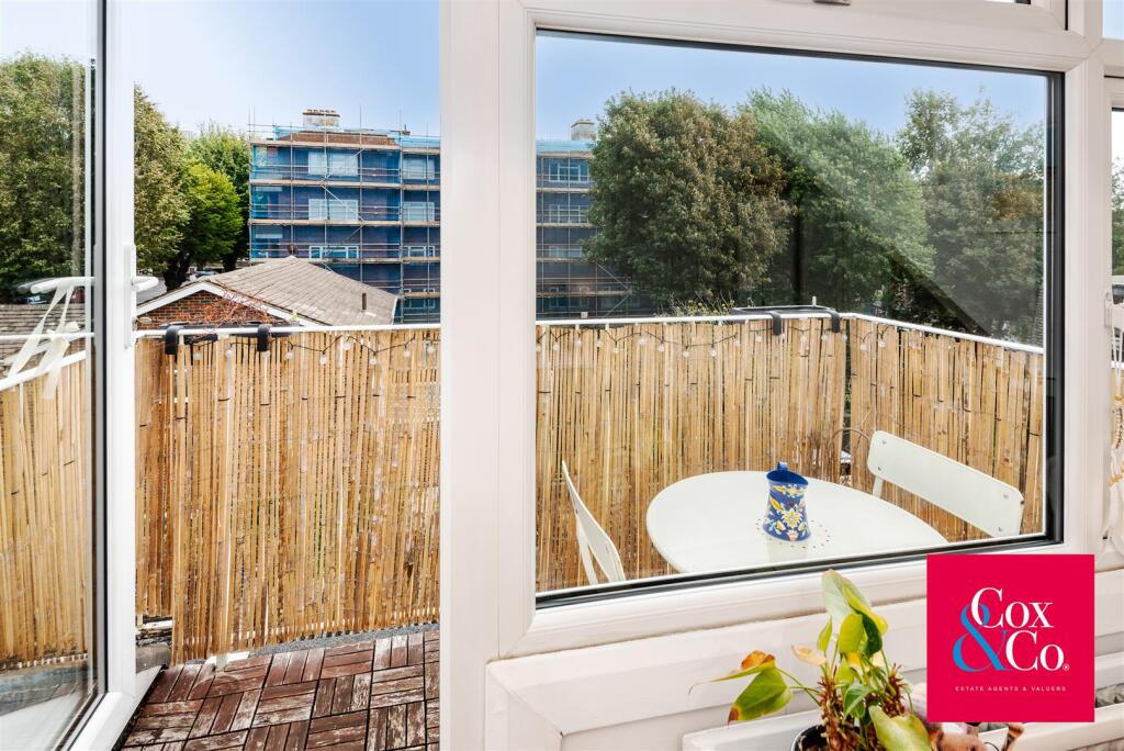 Apartment in Brighton - View 4