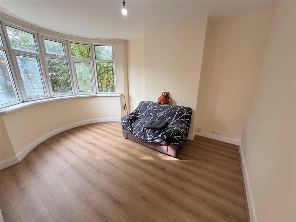 Apartment in Twickenham - View 2