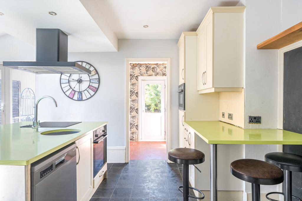 House in Caterham - View 4