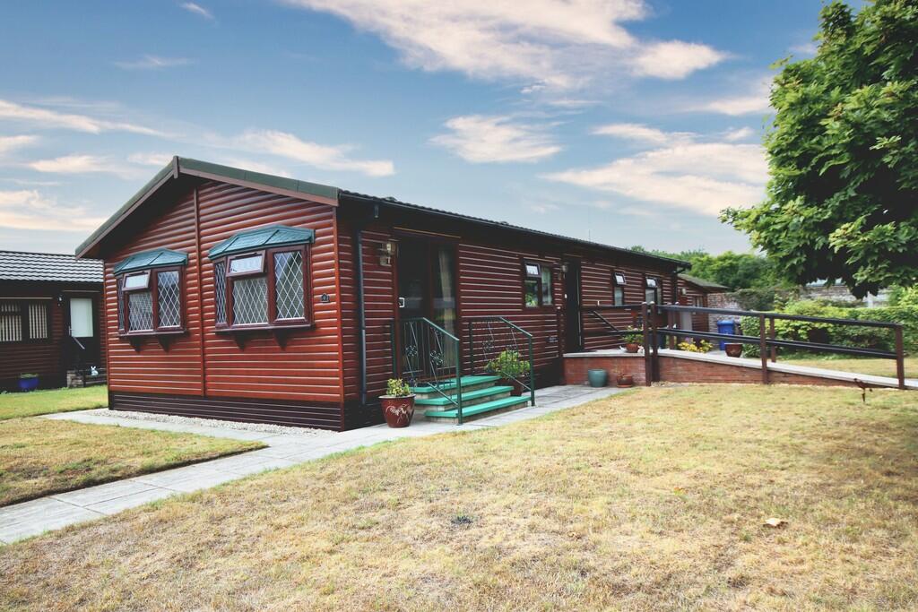 2-bed caravan on Lime Close, Torksey, Lincoln, £164,000
