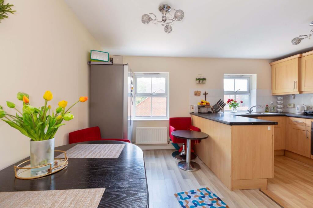 House in Slough - View 4