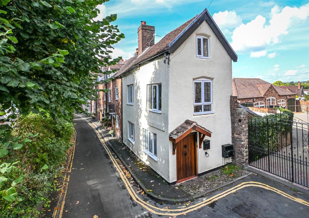 1-bed terraced on Lantern Cottage, 11-12 St. Leonards Close, Bridgnorth, £275,000
