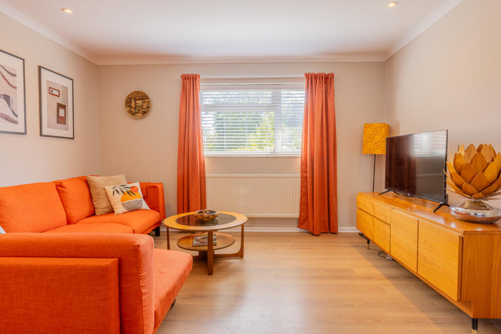 Apartment in Newport - View 2