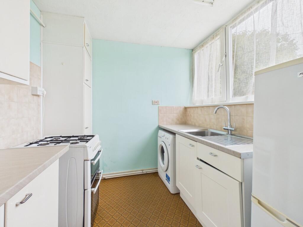 Apartment in Hemel Hempstead, Amersham - View 5