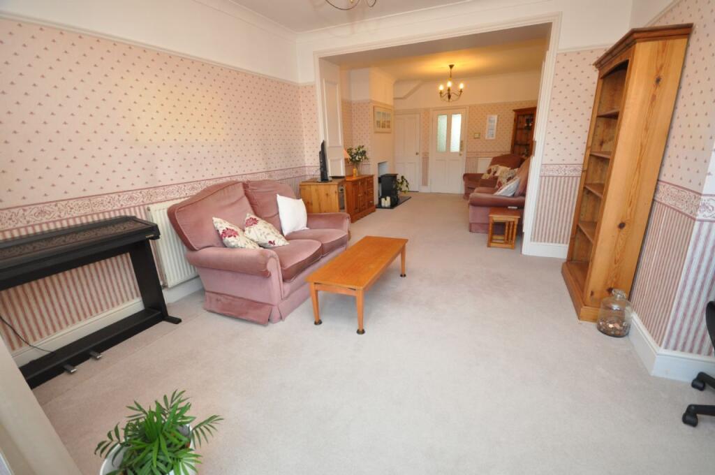 Woodberry Way, Walton-on-the-naze photo 4