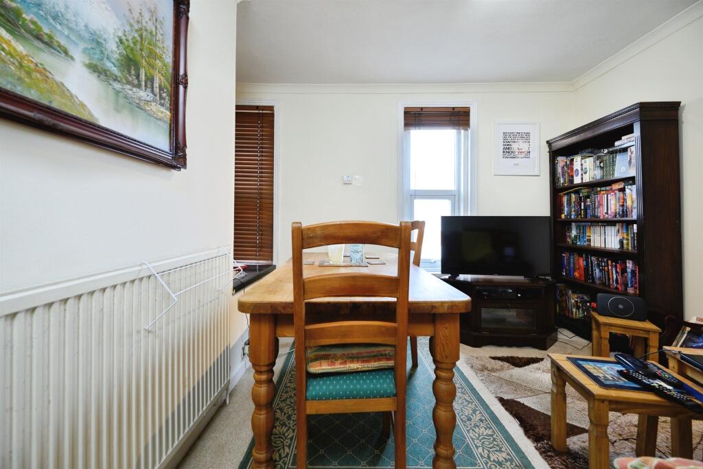 Apartment in Portsmouth, Milton - View 3