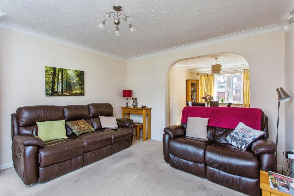 Linden Close, Clifton, Preston, Lancashire, PR4 photo 2