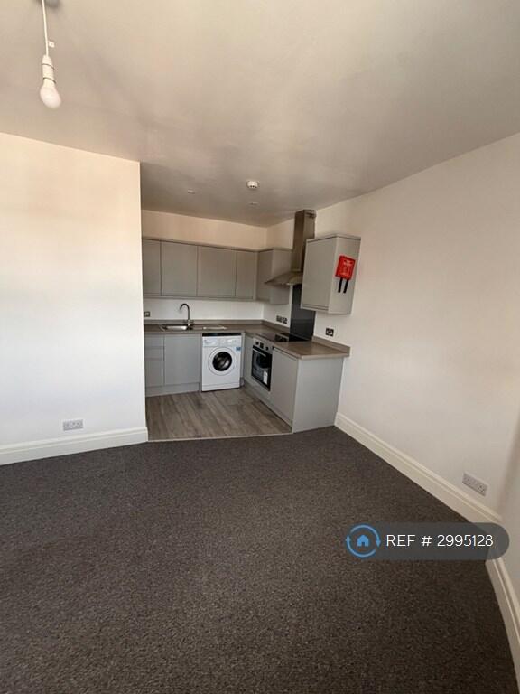 Apartment in Gloucester - View 2