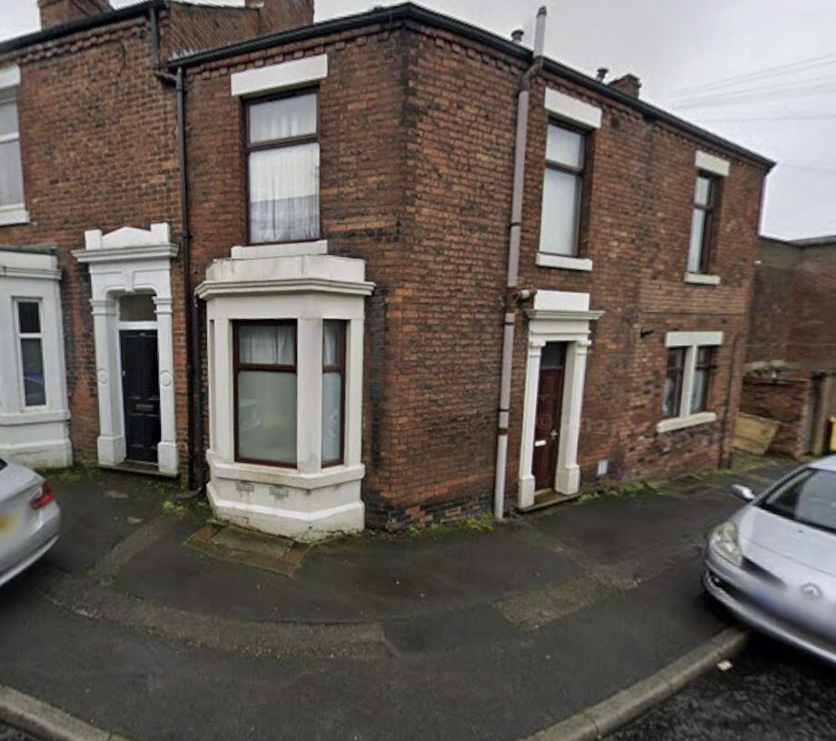 6-bed terraced on Waterloo Terrace,  Ashton, PR2, £150,000