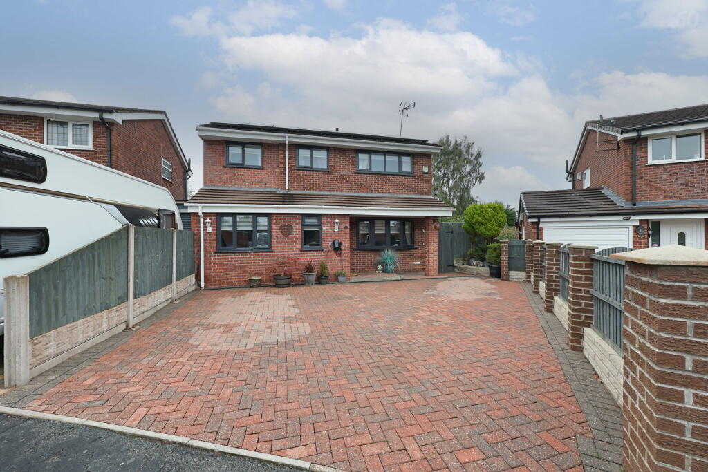 5-bed detached on Wetherby Close,Cheadle,Stoke-on-trent,ST10 1UH, £330,000