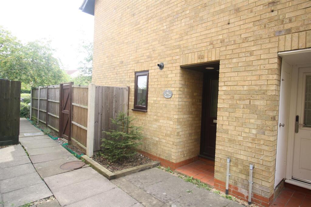 Main image of property: Studley Knapp, Walnut Tree, Milton Keynes