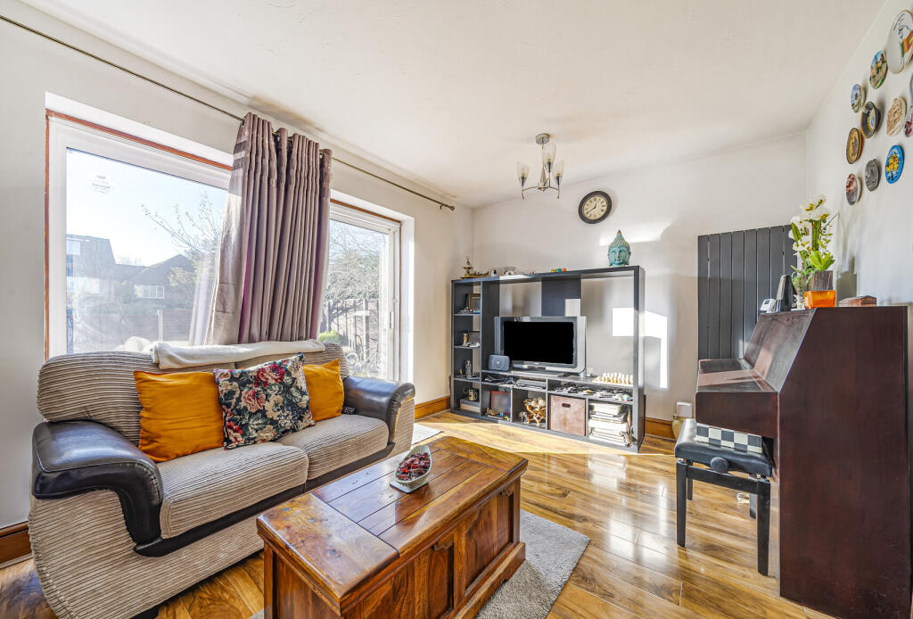 Colwyn Green, Snowdon Drive, London, NW9 photo 3