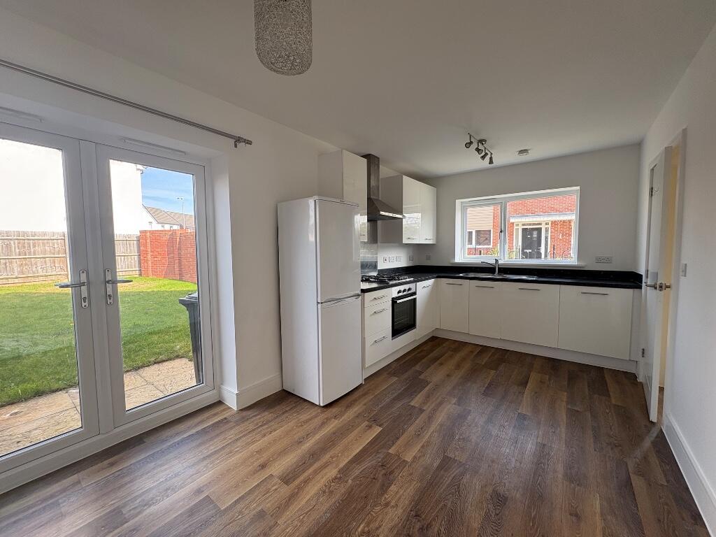 Wynne Crescent, Rugby, Warwickshire, CV21 photo 2