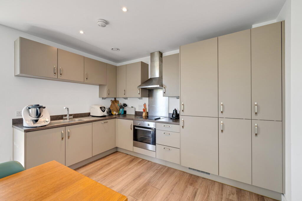 Apartment in London - View 5