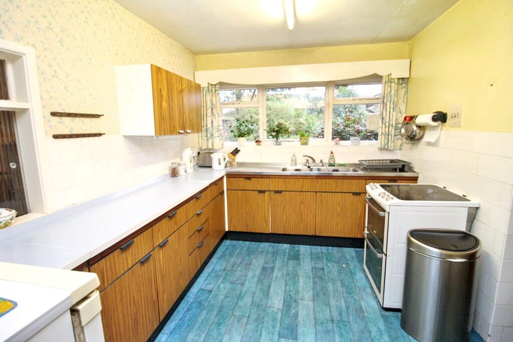 Avenue Road, High Kelling photo 4