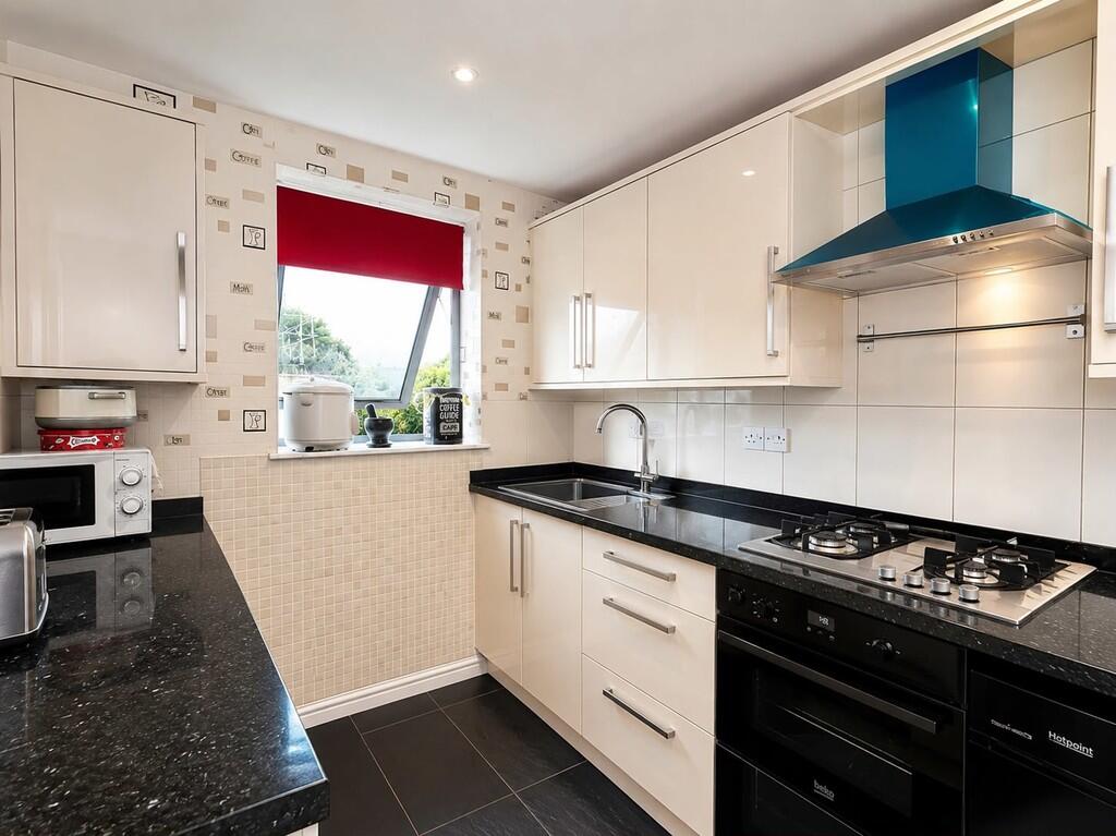 Apartment in Greenford - View 5