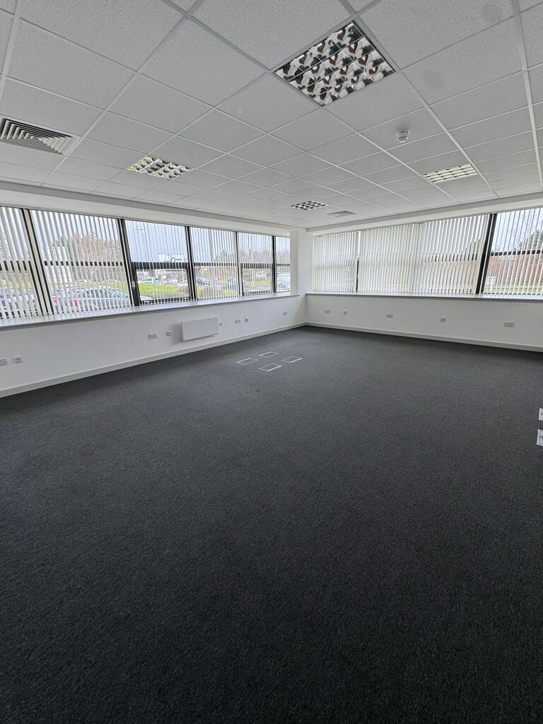 650 sqft office