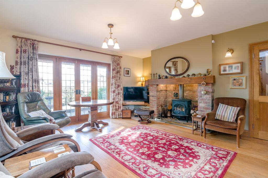 House in Newport - View 4