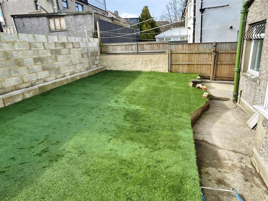 Additional image 11 of Lesmere Grove, Bradford