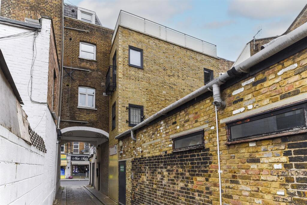 Main image of property: Western Mews, London