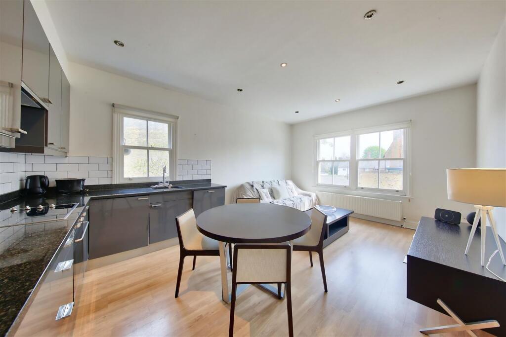 Apartment in London, Wimbledon Village, Raynes Park - View 4