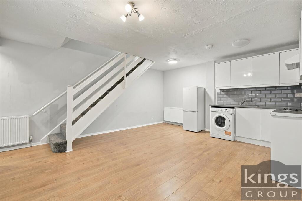 House in London, Carterhatch, Southbury - View 2