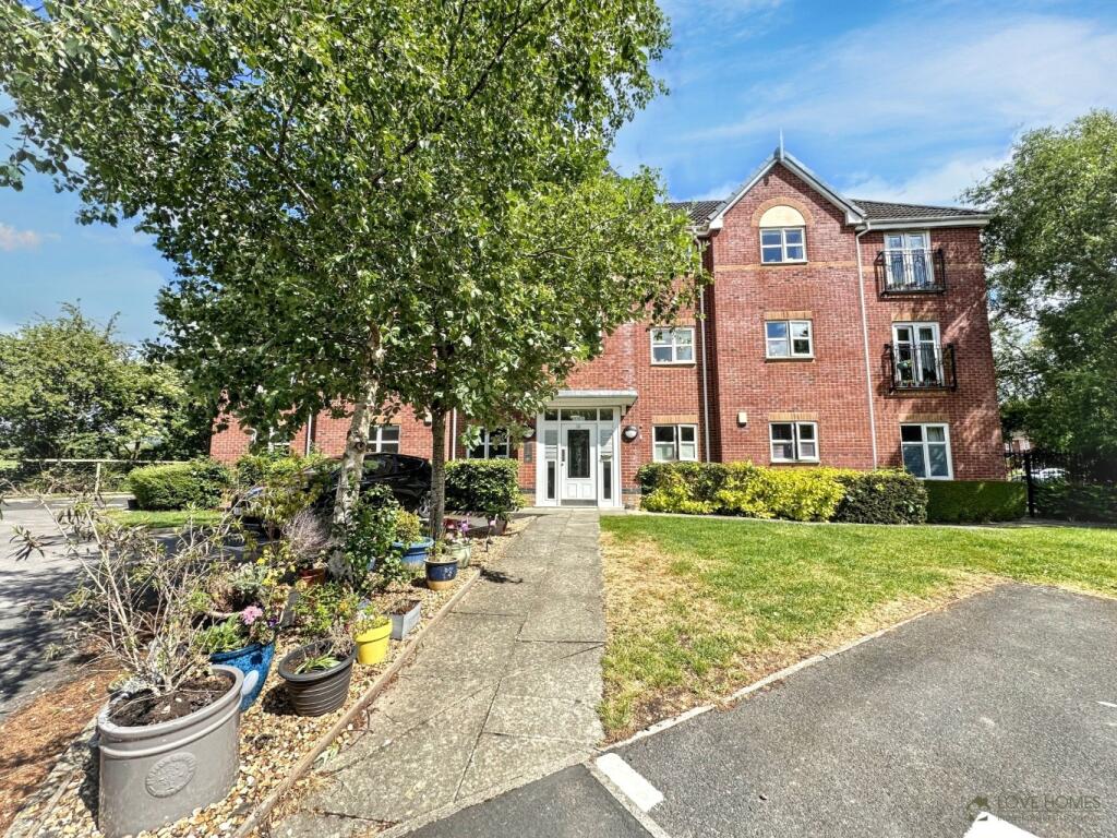 2-bed flat on Flat , Spalding Avenue, Preston,PR3, £130,000