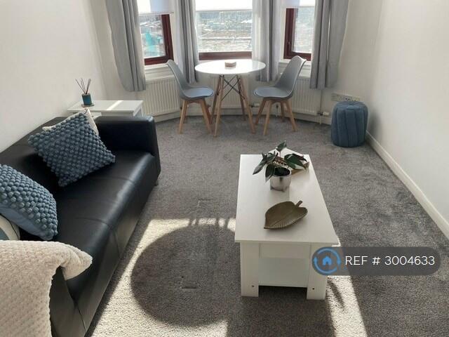 Apartment in Glasgow, Haghill - View 2