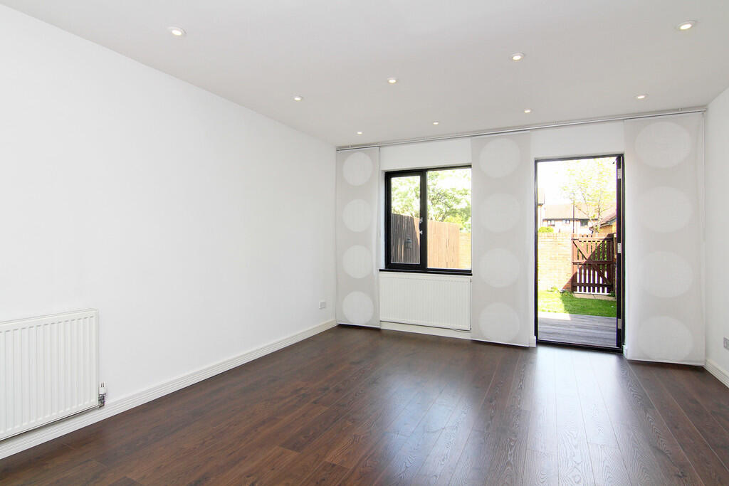 House in Twickenham - View 3