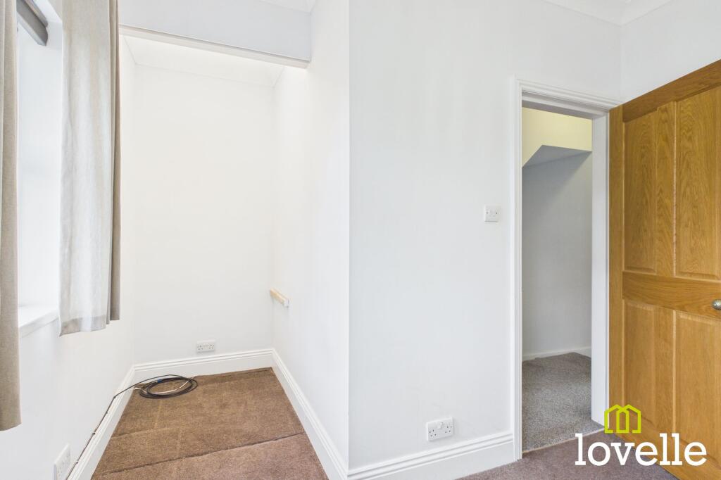 House in Hull - View 4