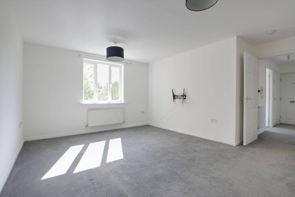 Apartment in Fareham, Hill Park - View 2