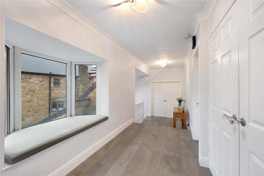House in Leeds, Barwick in Elmet and Scholes - More