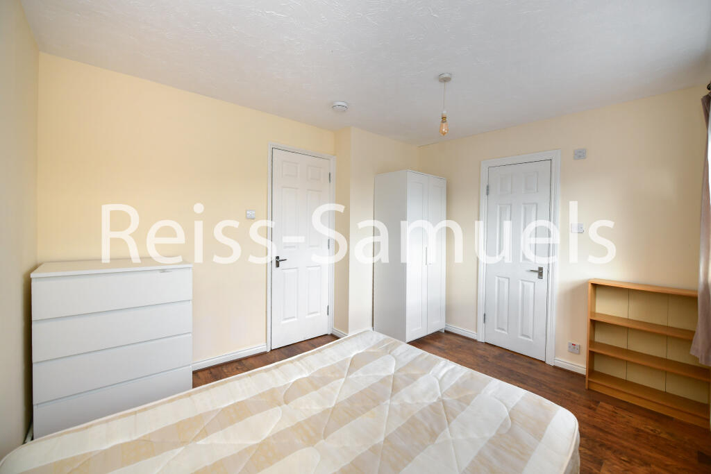 5 bedroom terraced house for rent