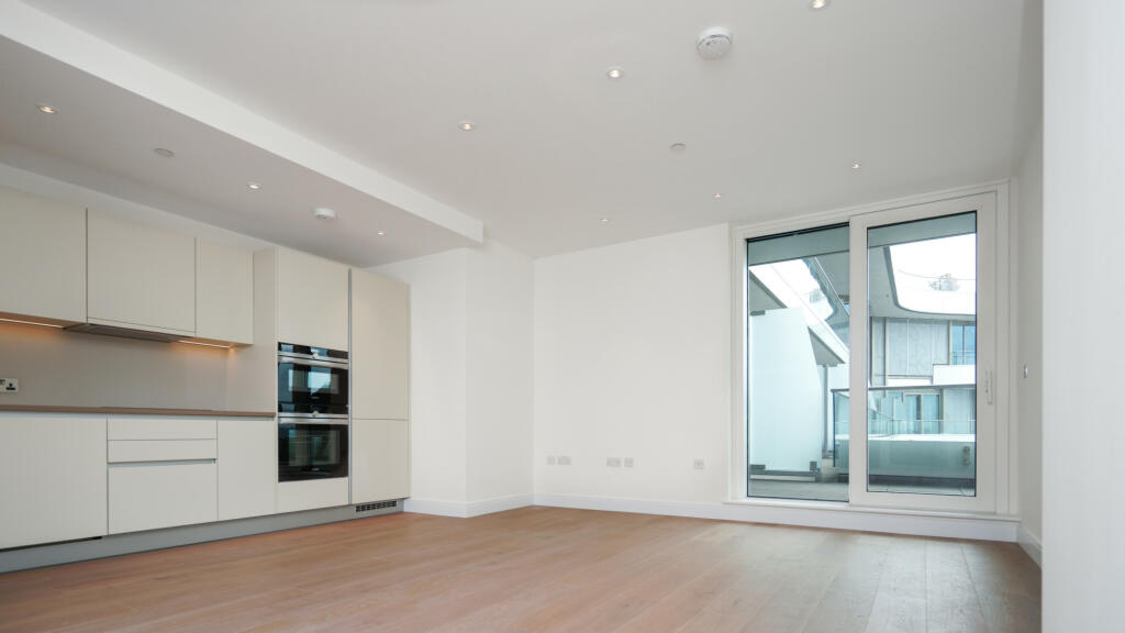 1-bed flat on 1 Sopwith Way,  London, SW11, £795,000