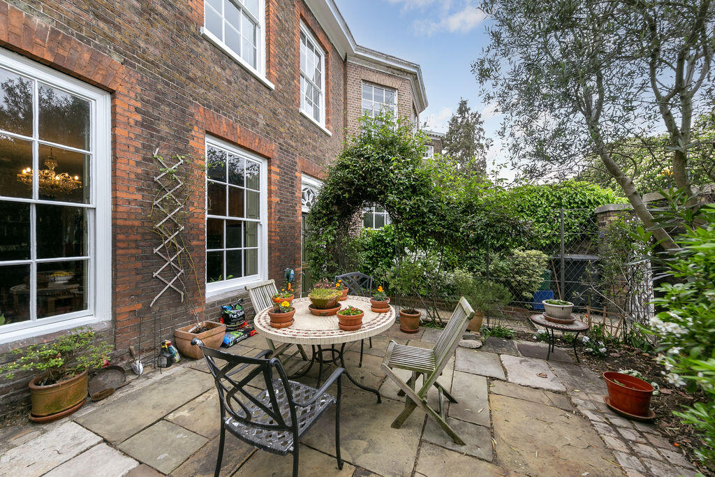 Hampton Court Road, East Molesey photo 4